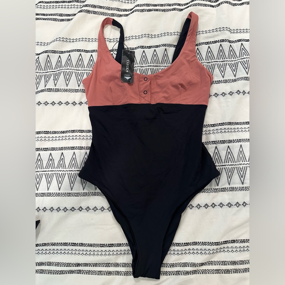 NEW Tavik Color Blocked One pice swimsuit